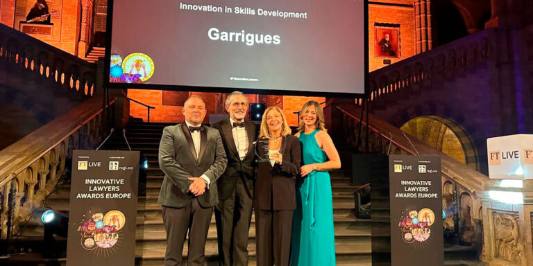 The Financial Times presents Garrigues, of which G-advisory is the consulting arm, with an award for its digital transformation