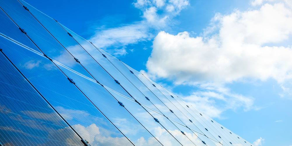 Q Energy achieves financial close on 252 MW solar portfolio in Spain with technical support from G-advisory